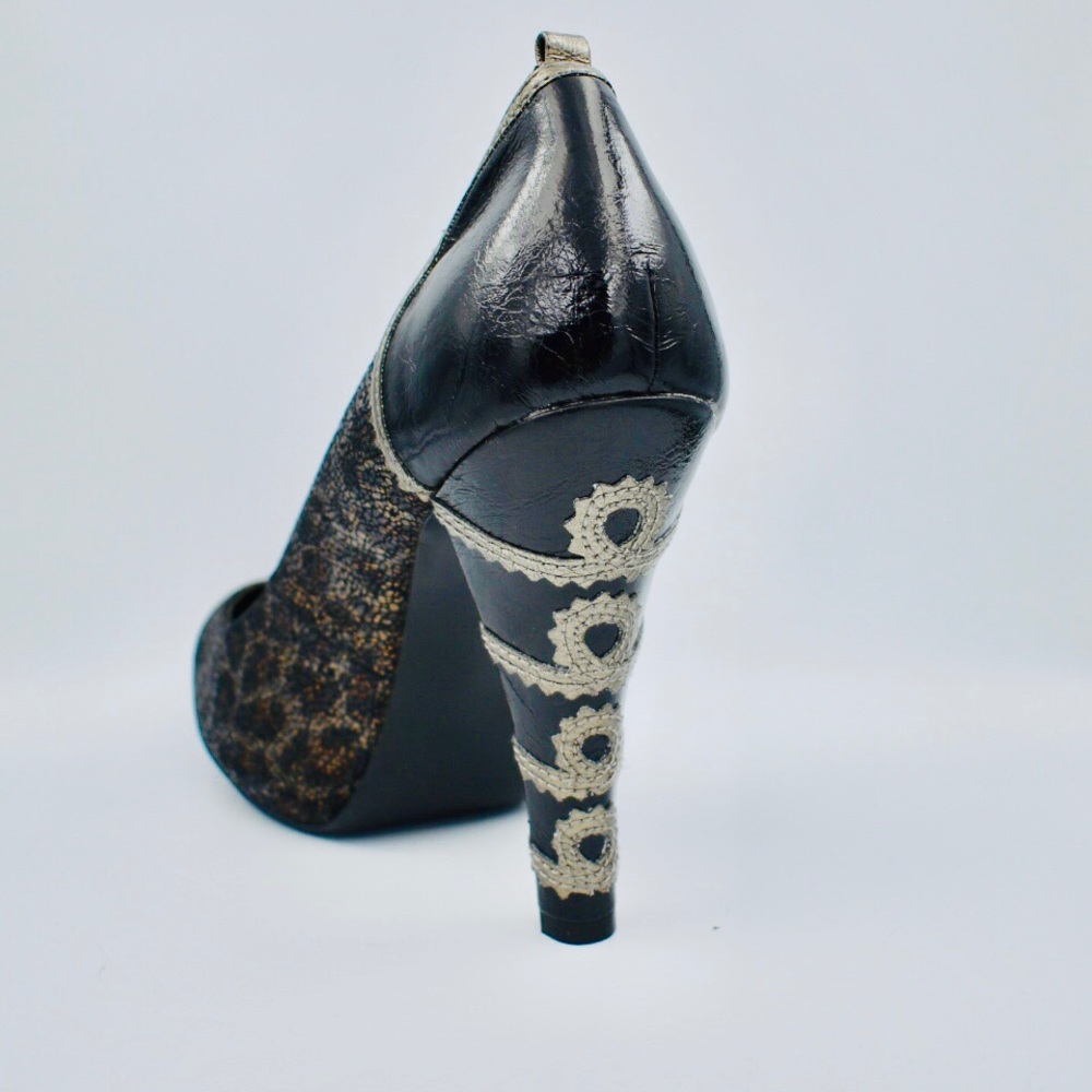 Not Rated Leopard Print Black Patent Heels - Picture 4 of 8